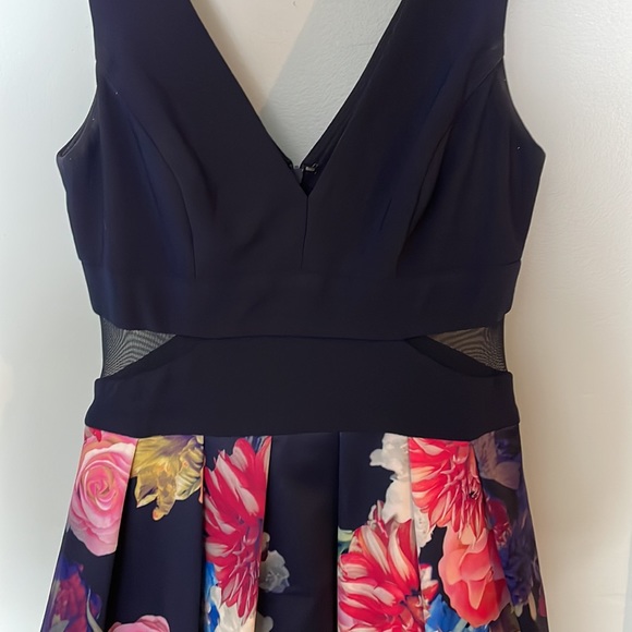 Women’s Navy and Floral Print Dress Size 4 - Picture 2 of 2